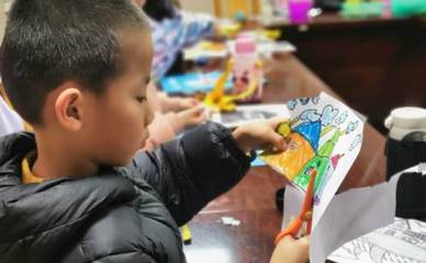 青苑社区:儿童创意画美术班开班啦!